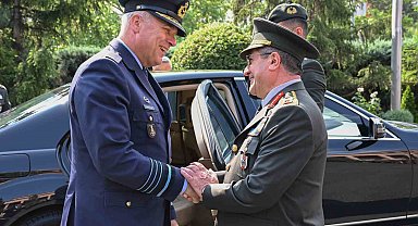 Genelkurmay Başkanı Orgeneral Bayraktaroğlu, Hollandalı mevkidaşı Eichelsheim ile görüştü