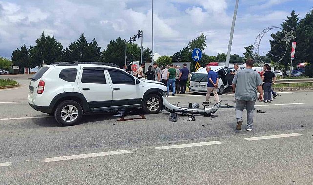 Giresun'da iki otomobilin çarpışması sonucu 1'i çocuk 5 kişi yaralandı