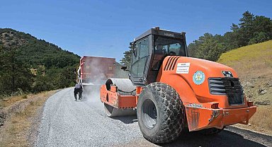 Gördes'in kritik yolunda asfalt mesaisi başladı