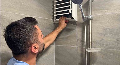 Günlerdir mahsur kalan güvercini kurtarmak için pencereyi söktü