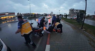 Hafif ticari araçla motosiklet çarpıştı: 1 yaralı