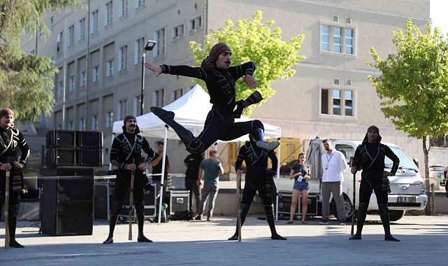 Halk dansları rüzgarı Bursa'nın dört bir yanını sardı
