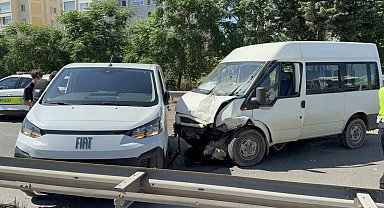 Hamile eşini hastaneye götürürken kaza yapan araca çarptı: 3 yaralı