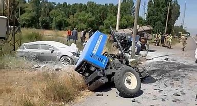 Hasköy'de traktör ile otomobil çarpıştı: 3 yaralı