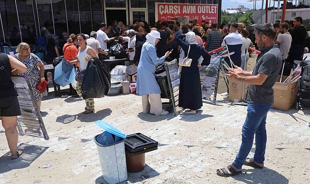 Hatay'da mağaza açılışında izdiham