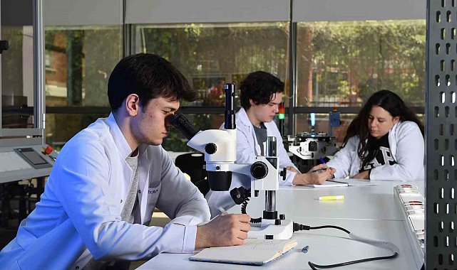 İEÜ'lü gençlere hibe yağdı