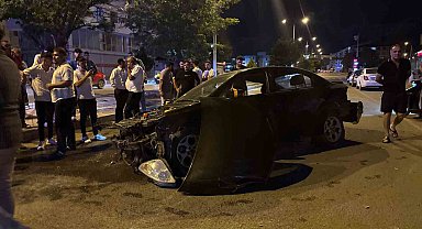 Iğdır'da otomobil aydınlatma direğine çarptı: 3 kişi yaralandı