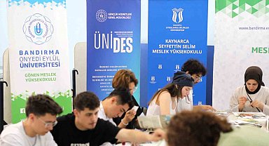 İki üniversitenin öğrencileri bir araya gelerek bilgi alışverişi yaptı