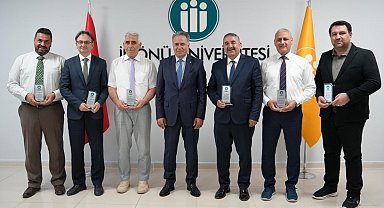 İnönü Üniversitesinde başarılı akademisyenlere araştırma performansı plaketi
