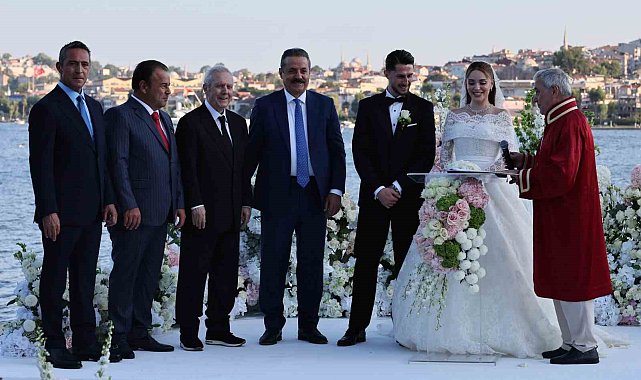 İsmail Yüksek, dünyaevine girdi