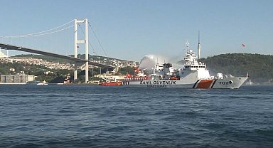 İstanbul Boğazı'nda 15 Temmuz şehitleri için tekne korteji oluşturuldu