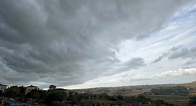 İstanbul'da beklenen yağmur bulutlarının girişi böyle görüntülendi