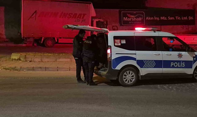 İzinli olarak cezaevinden çıkan şahıs annesini bıçakla kovaladı