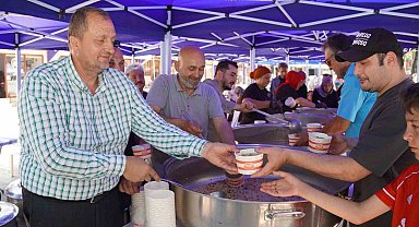 İznik'te 5 bir kişilik aşure ikramı