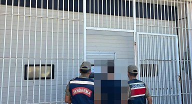 Jandarma aranan 2 şahsı yakaladı