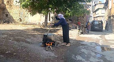 Kahramanmaraş'ta mahalle sakinleri Muharrem ayında kazan başında buluştu