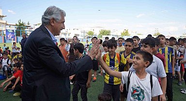 Kahta Belediyesi'nden yaz spor okulları öğrencilerine forma desteği