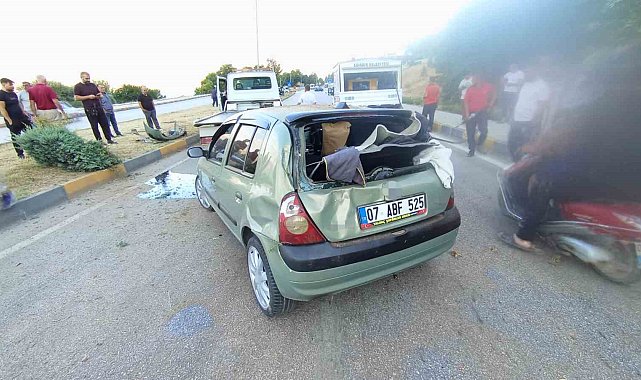 Kamyonete çarpan otomobil karşı şeride geçti: 2 yaralı