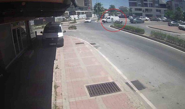 Kamyonete çarpmamak için fren yaptı, devrilen motosikletiyle sürüklenip yaralandı