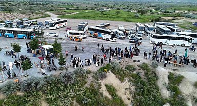 Kapadokya'da sıcak hava balonları olumsuz hava şartları nedeniyle havalanamadı