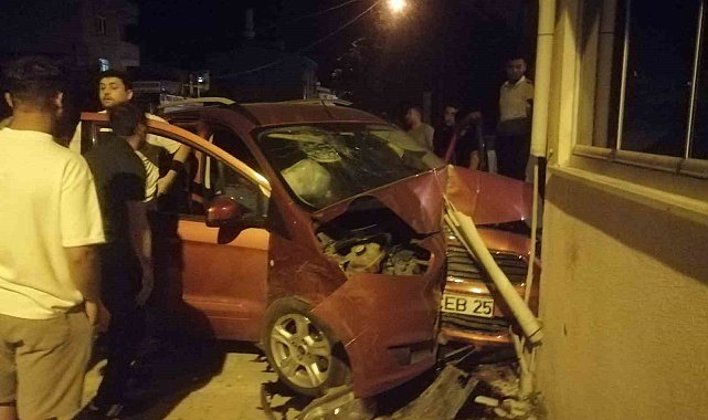 Kapaklı'da alkollü sürücü bina duvarına çarptı: 2 yaralı