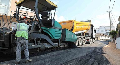 Karacabey'in Yenikaraağaç Mahallesi'nde yollar yenileniyor
