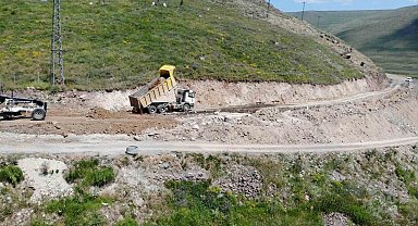 Karacaören grup köy yolunda genişletme çalışmaları sürüyor