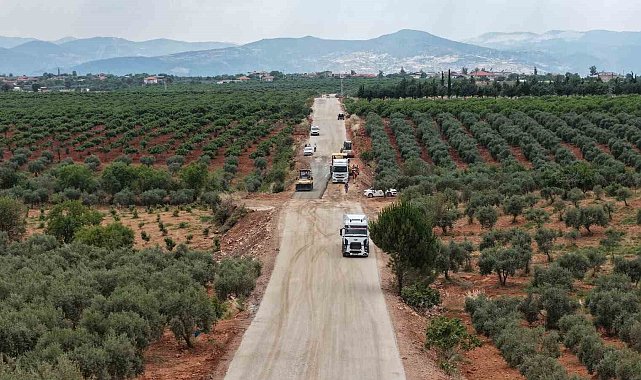 Karacasu'da 20 kilometrelik yolda sathi kaplama çalışmaları başladı