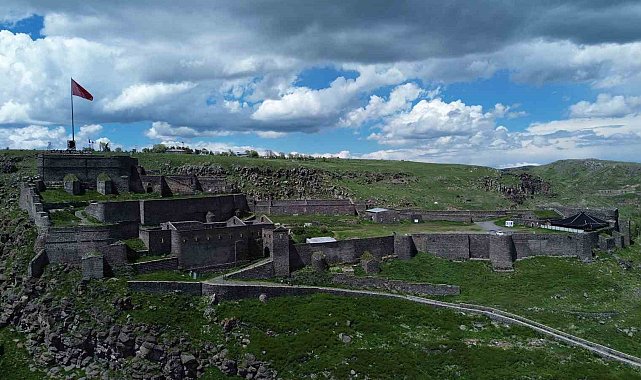 Kars Kalesi UNESCO Dünya Miras Listesi'ne alınmayı bekliyor