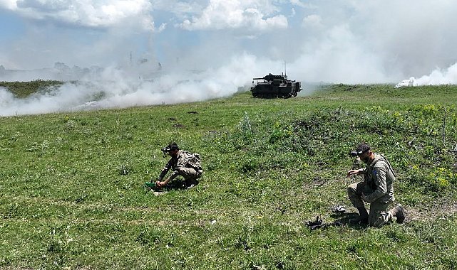 Kars'ta Mehmetçikten güç gösterisi: 14'üncü Mekanize Piyade Tugayı'ndan nefes kesen tatbikat