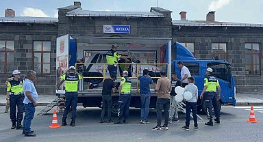Kars'ta takla simülasyonu gerçeği aratmadı: Emniyet kemeri hayat kurtarır