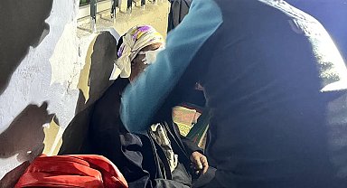 Kars'ta UMKE zorlu araziyi aştı; Yaylada yaralanan 81 yaşındaki vatandaş kurtarıldı