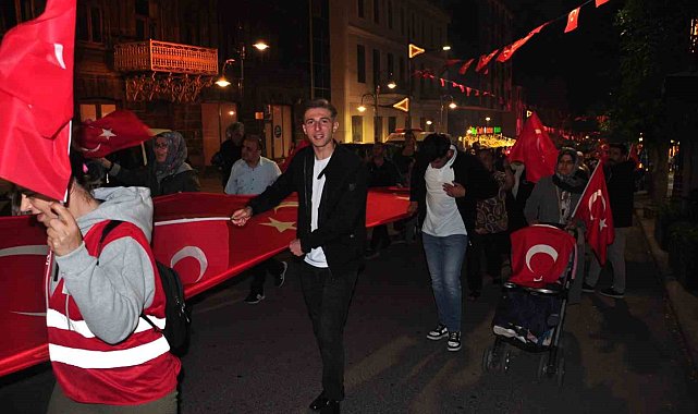 Karslılar 15 Temmuz'da tek yürek oldu: Binlerce vatandaş meydanları doldurdu, birlik ve beraberlik mesajı verildi