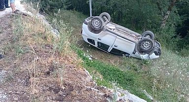 Kastamonu'da otomobil tarlaya yuvarlandı: 3 yaralı