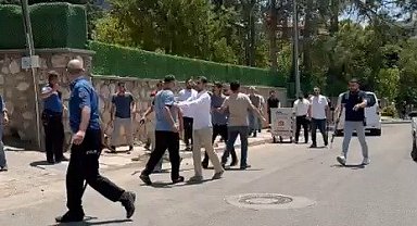 Kavga eden şahıslara biber gazıyla müdahale edildi