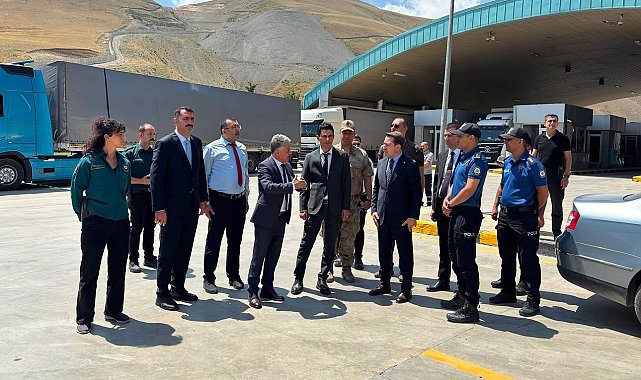 Kaymakamı Volkan Hülür, Esendere Sınır Kapısı'nda incelemelerde bulundu
