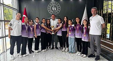 Kayseri şampiyonu sporculardan İl Müdürü Kabakcı'ya ziyaret