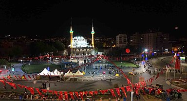 Kayseri'de 15 Temmuz'un yıl dönümünde camilerden sela yükseldi
