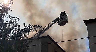 Kayseri'de korkutan çatı yangını