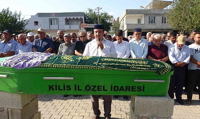 Kilis'te eşi tarafından silahla vurularak öldürülen kadın son yolculuğuna uğurlandı