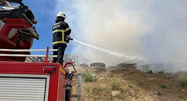 Kırıkhan'da depo yangını
