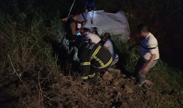 Kırıkhan'da kamyonet şarampole uçtu: 3 yaralı