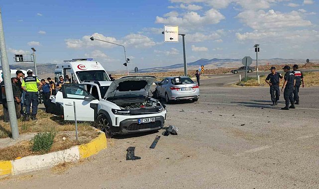 Kırıkkale'de iki otomobil çarpıştı: 6 yaralı