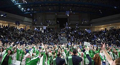 Kocaeli Sağlık ve Teknoloji Üniversitesi mezunlarını uğurladı