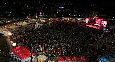 Kocaeli'de on binler Milli İrade Meydanı'nı doldudu