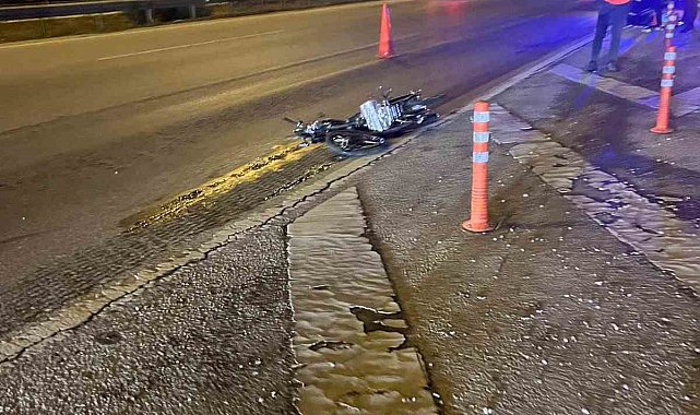 Kontrolden çıkan motosiklet tırın altına girdi, sürücü hayatını kaybetti
