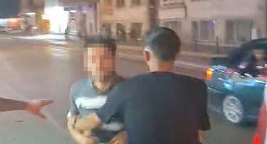 Konya'da motosikletliye saldıran otomobil sürücüsüne para cezası kesilirken aracı trafikten men edildi