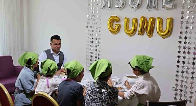 Koruma altındaki çocuklar aşure yaptı