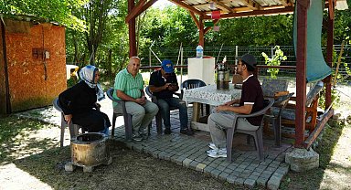 Köye inen ayı girdiği bahçede vatandaşlara korku dolu anlar yaşattı