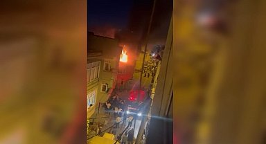 Küçükçekmece'de metruk binada yangın paniği